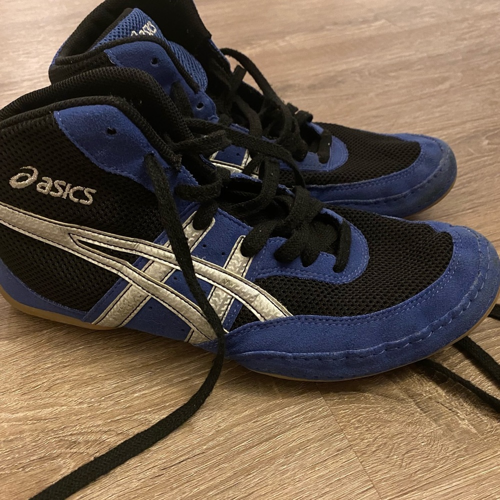 Asics men’s wrestling shoes